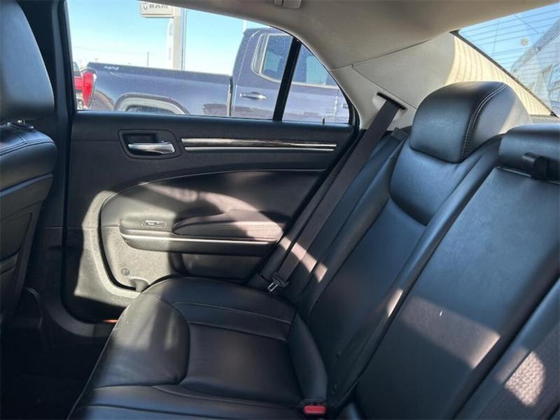 chrysler 300 2022 - 14