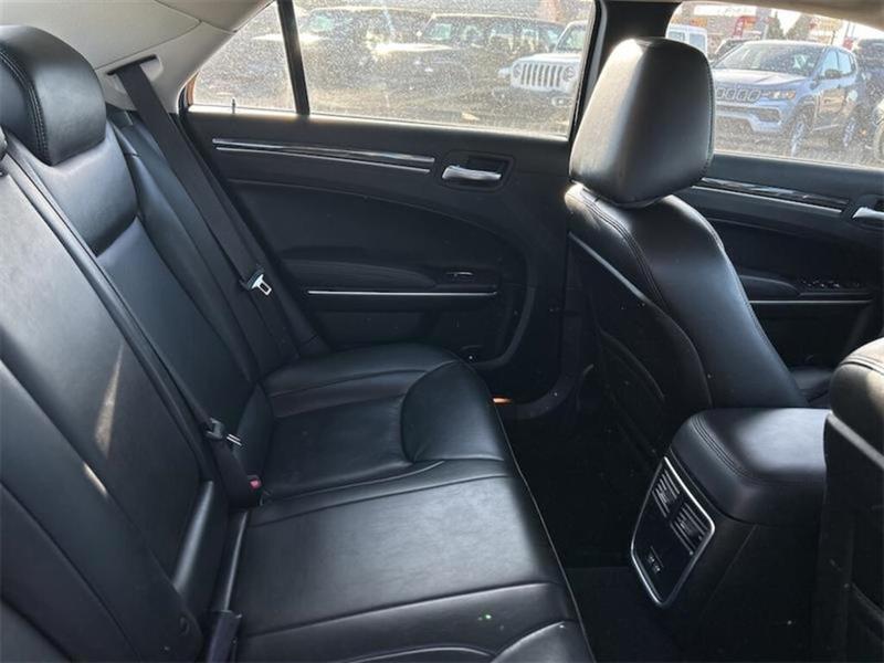 chrysler 300 2022 - 16