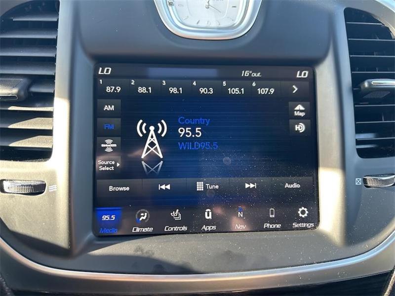 chrysler 300 2022 - 25