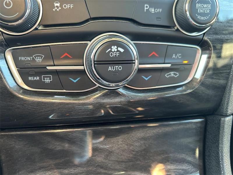 chrysler 300 2022 - 28