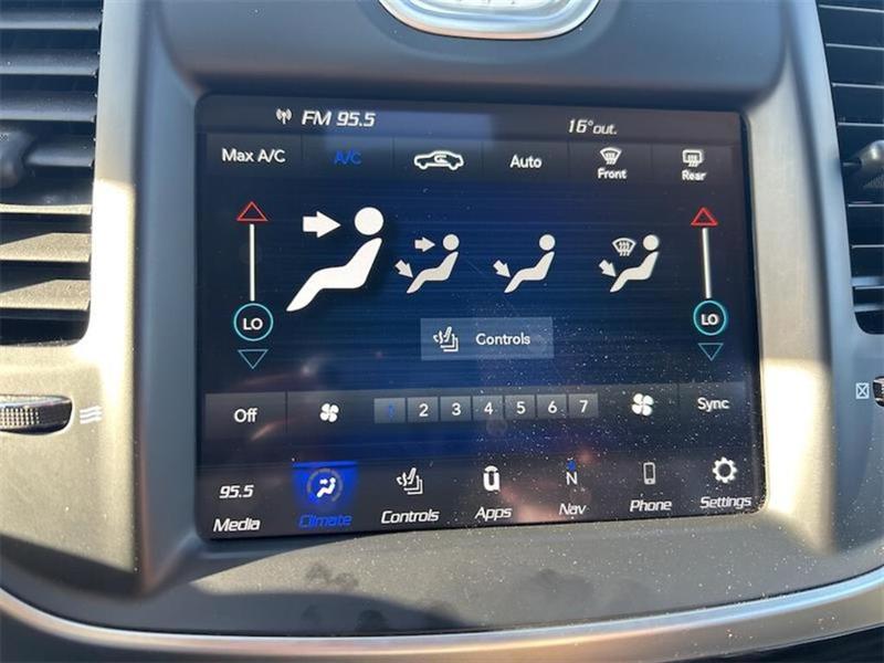 chrysler 300 2022 - 29