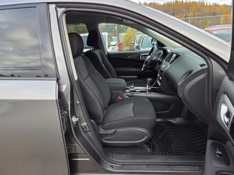 nissan Pathfinder 2017 - 24