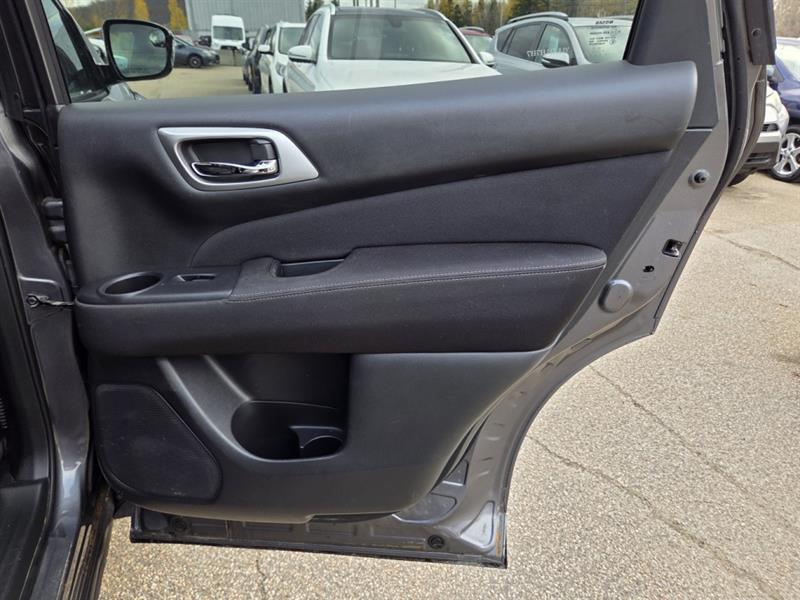 nissan Pathfinder 2017 - 26