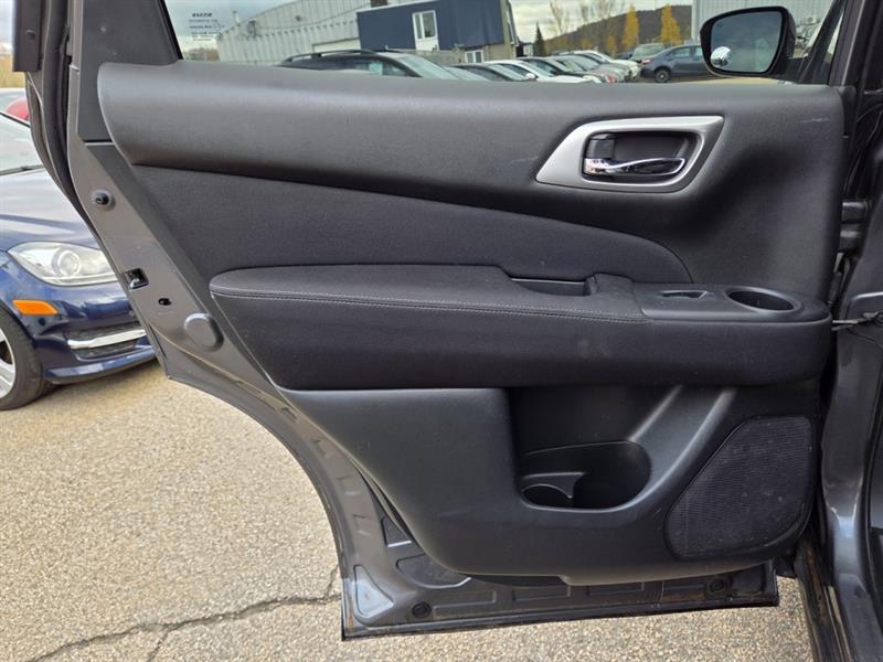 nissan Pathfinder 2017 - 27