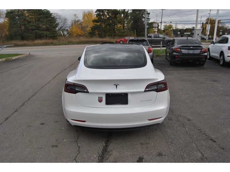 tesla Model 3 2022 - 4