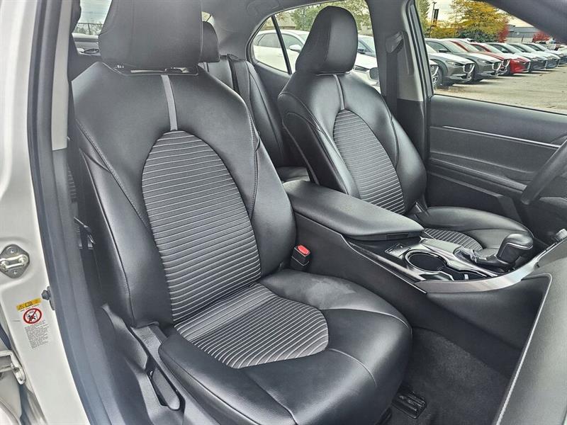 toyota Camry 2018 - 24