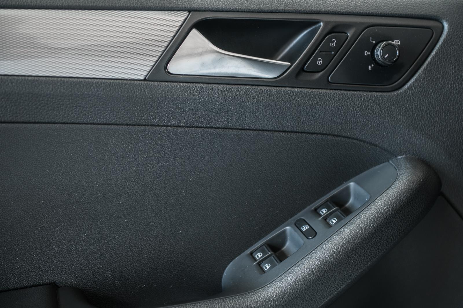 volkswagen Jetta Sedan 2016 - 12