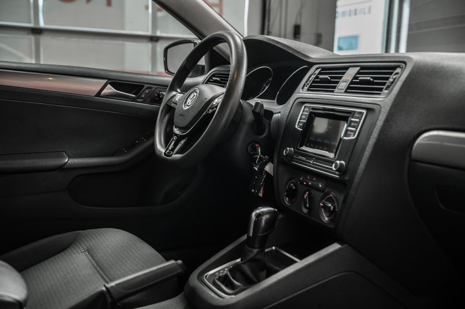 volkswagen Jetta Sedan 2016 - 25