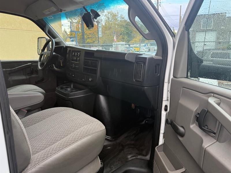 chevrolet Express 3500 2018 - 14