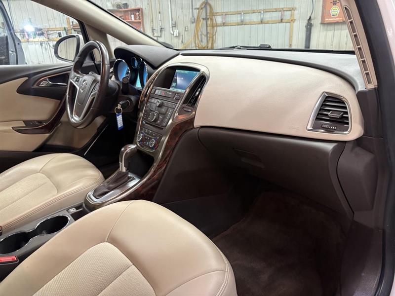 buick Verano 2015 - 33