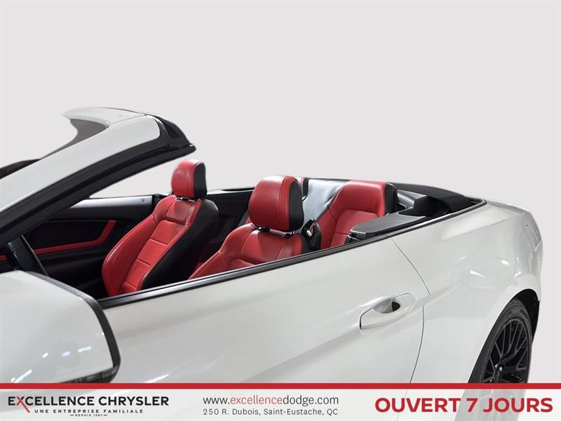 ford Mustang 2021 - 24