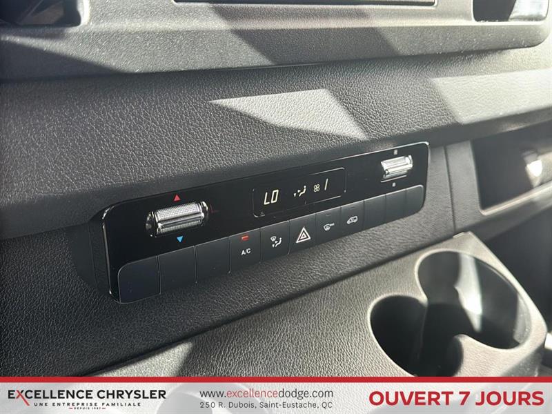 mercedes-benz Sprinter 2500 2024 - 17