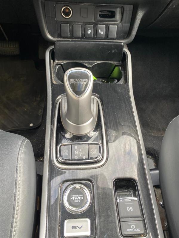 mitsubishi Outlander rechargeable 2018 - 13