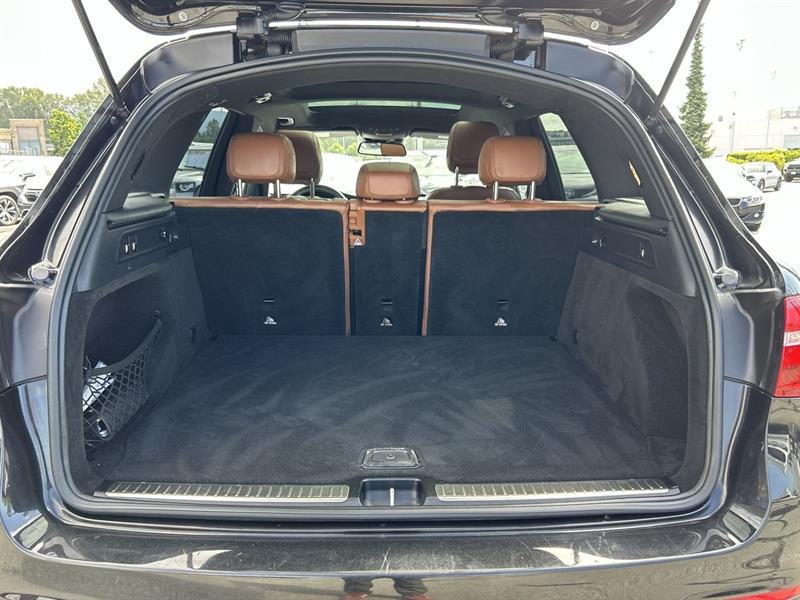 mercedes-benz GLC43 AMG 2019 - 32