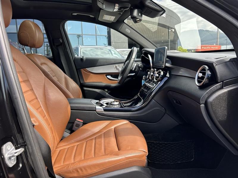 mercedes-benz GLC43 AMG 2019 - 33