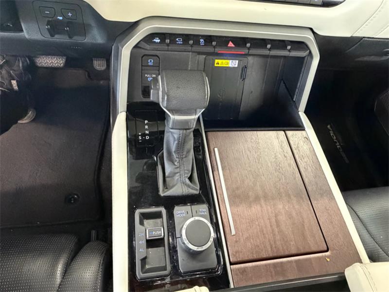 toyota Sequoia 2023 - 16