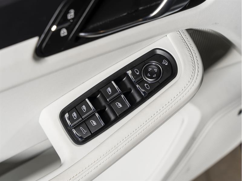 porsche Macan 2025 - 26