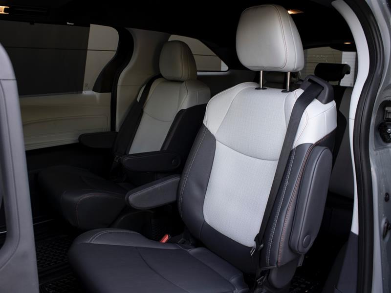 toyota Sienna 2024 - 26