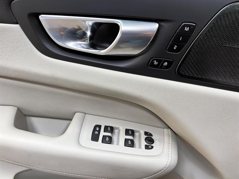 volvo XC60 2023 - 25