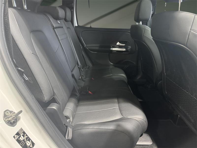 mercedes-benz GLB 250 2022 - 11