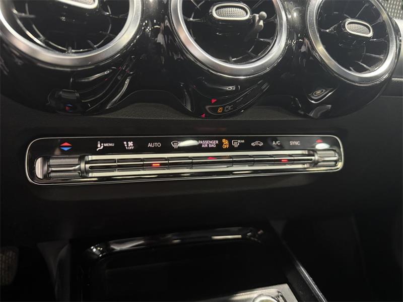 mercedes-benz GLB 250 2022 - 17