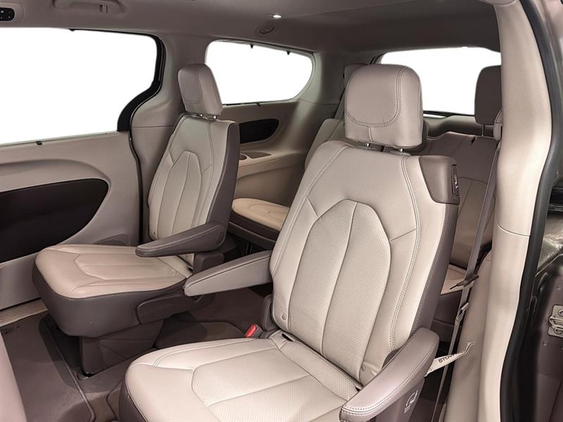 chrysler Pacifica 2018 - 23