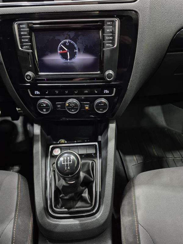 volkswagen Jetta 2017 - 16