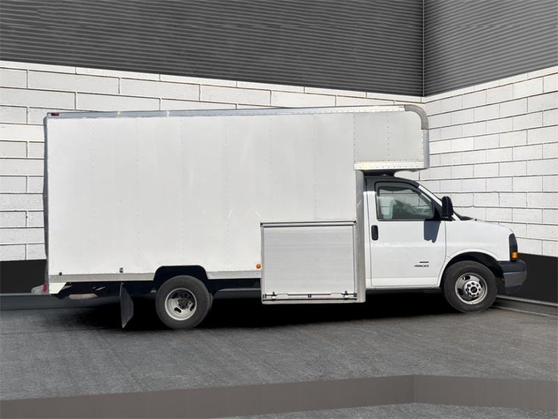 gmc Savana 4500 Cutaway Van 2020 - 3