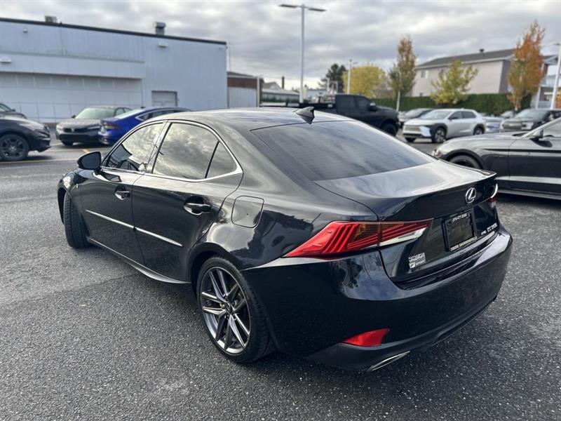 lexus IS 300 2020 - 9