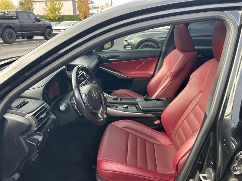 lexus IS 300 2020 - 11