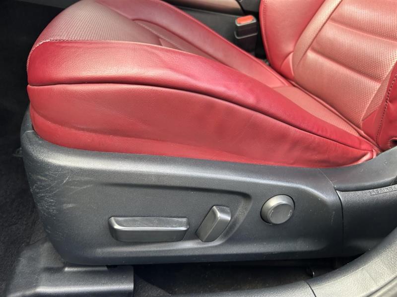 lexus IS 300 2020 - 12