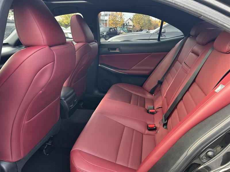 lexus IS 300 2020 - 14