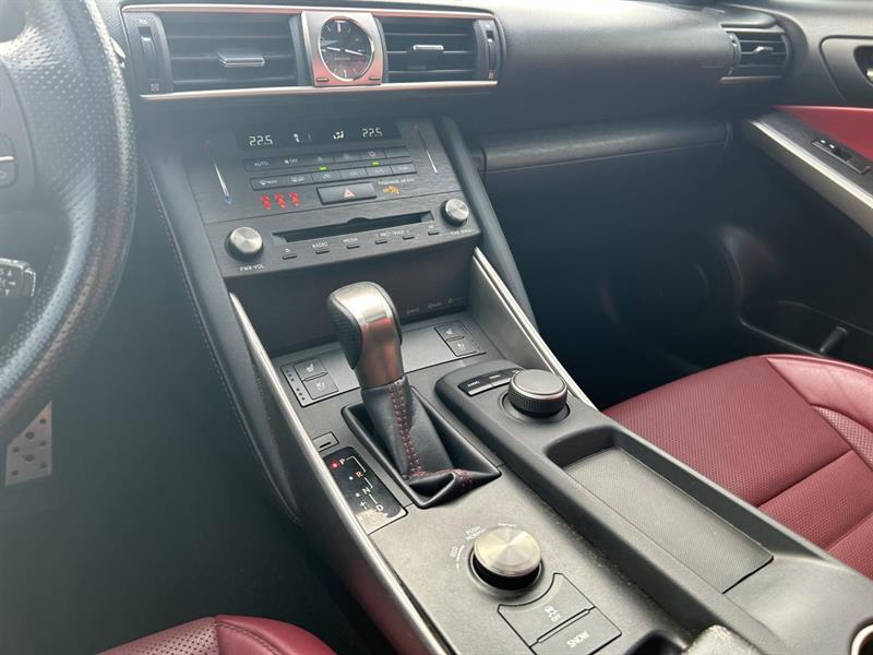 lexus IS 300 2020 - 22