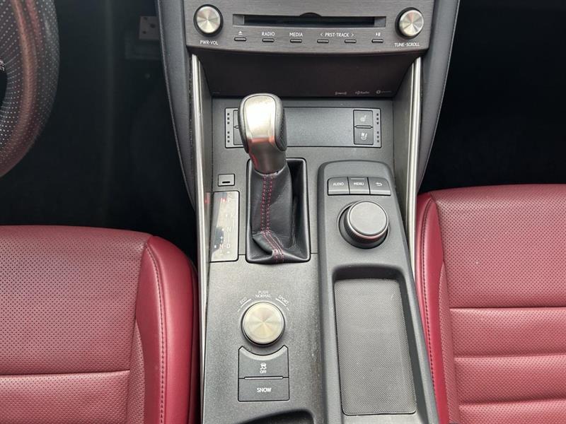 lexus IS 300 2020 - 23