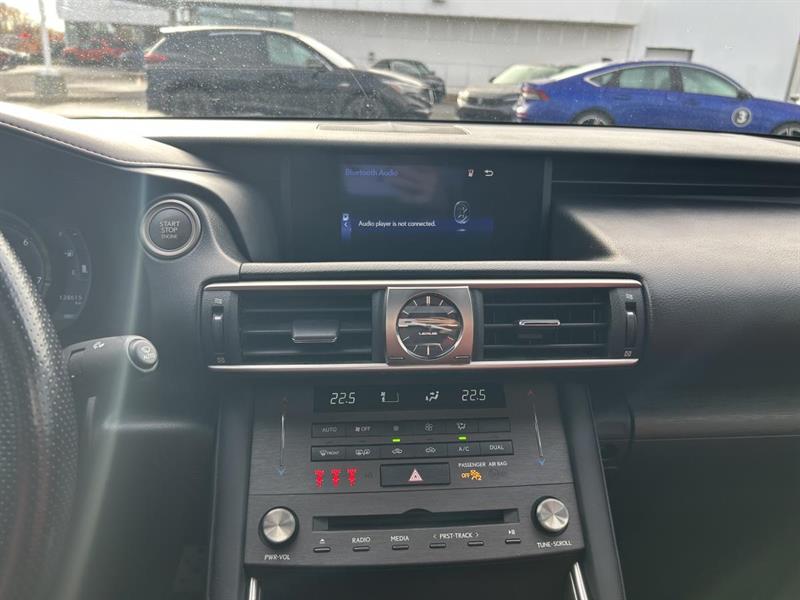 lexus IS 300 2020 - 26