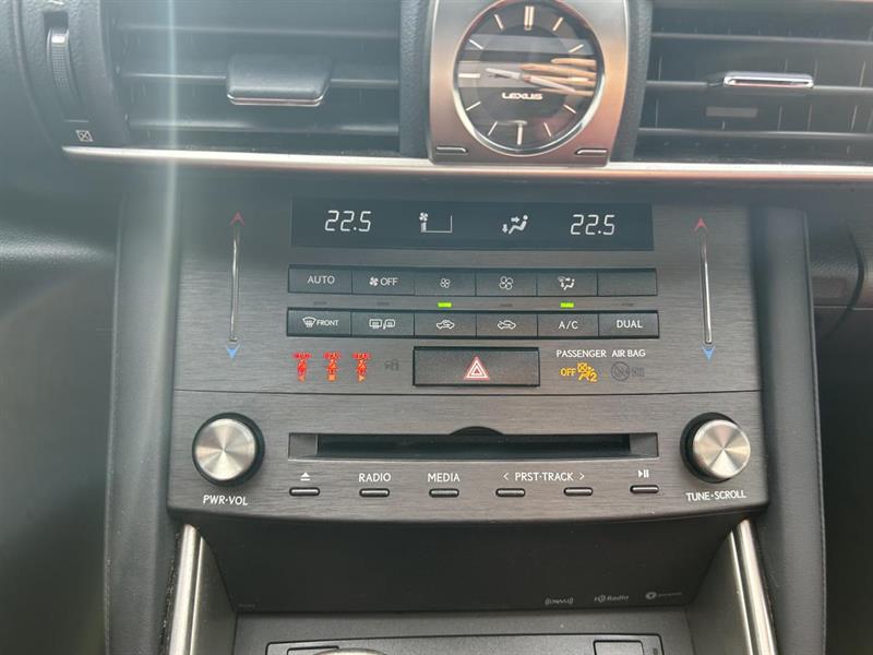 lexus IS 300 2020 - 27