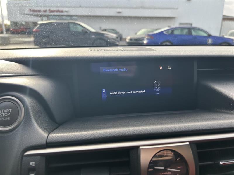 lexus IS 300 2020 - 29