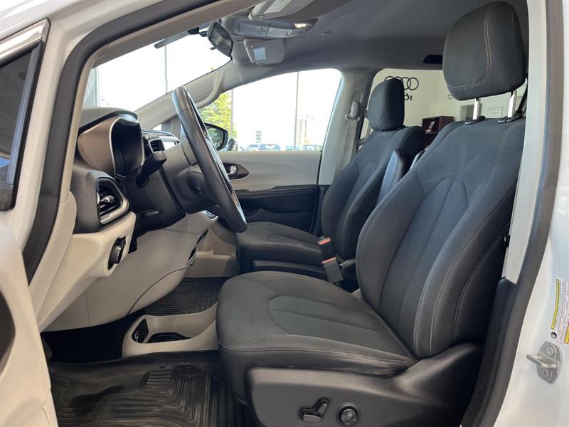 chrysler Pacifica 2018 - 11