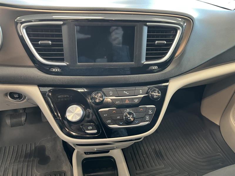 chrysler Pacifica 2018 - 17