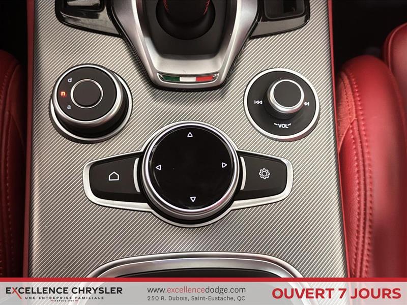 alfa romeo Stelvio 2021 - 24