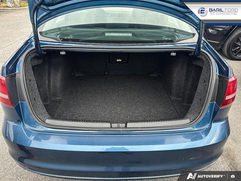 volkswagen Jetta 2017 - 12