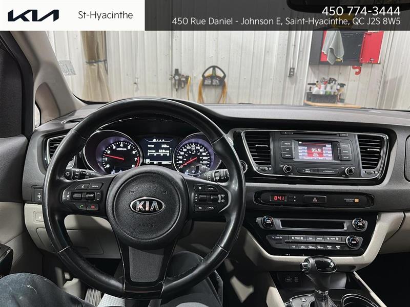 kia Sedona 2016 - 11