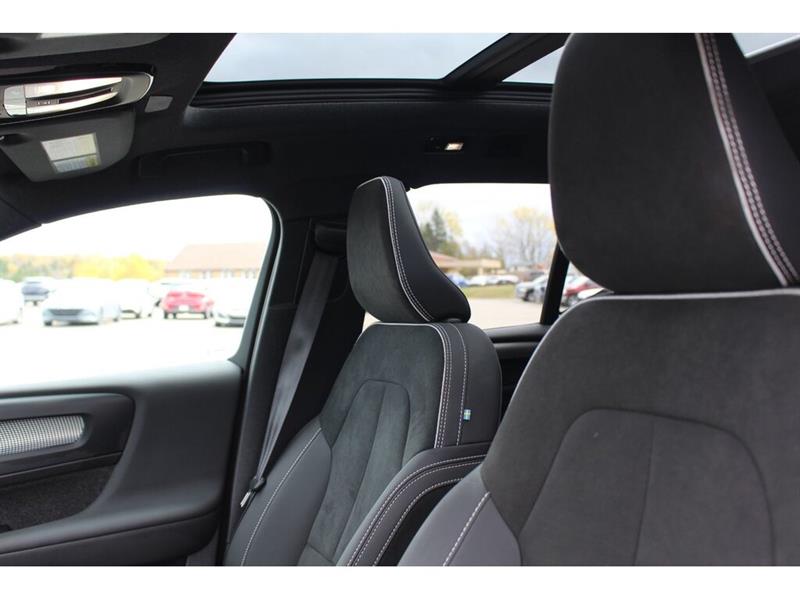 volvo XC40 2025 - 15
