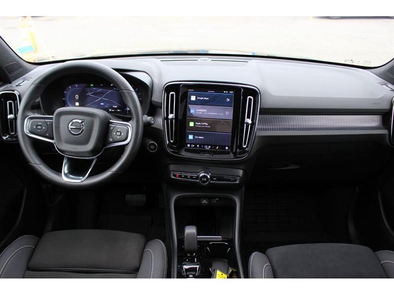 volvo XC40 2025 - 16