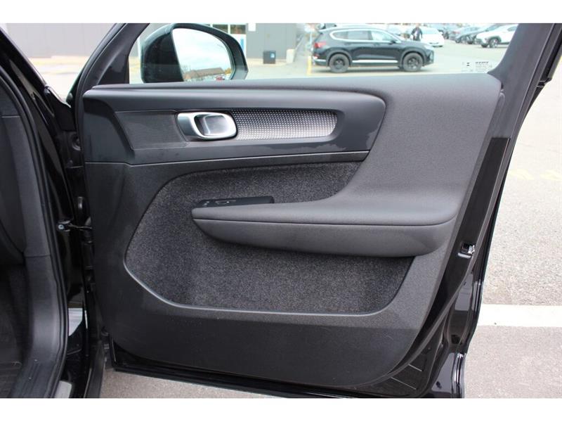 volvo XC40 2025 - 37