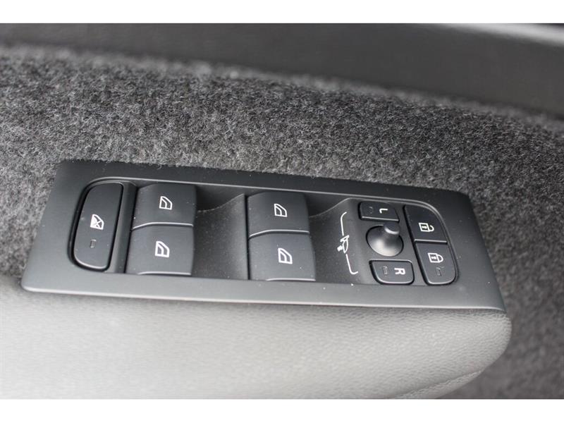 volvo XC40 2025 - 43