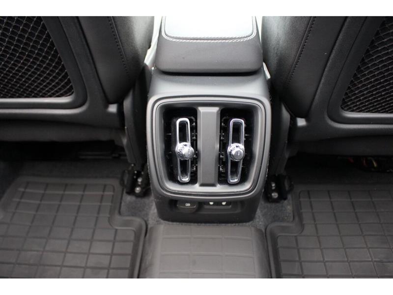 volvo XC40 2025 - 48
