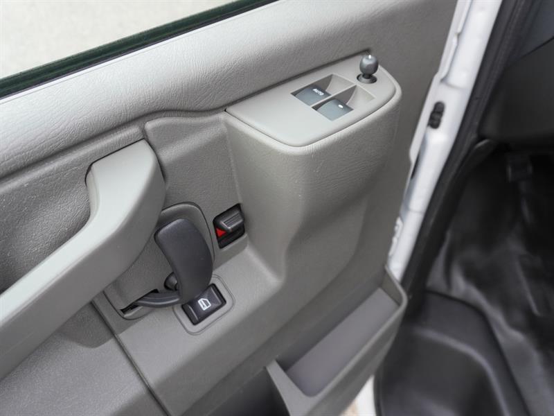 gmc Savana Cargo Van 2023 - 11