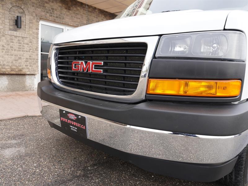 gmc Savana Cargo Van 2023 - 17