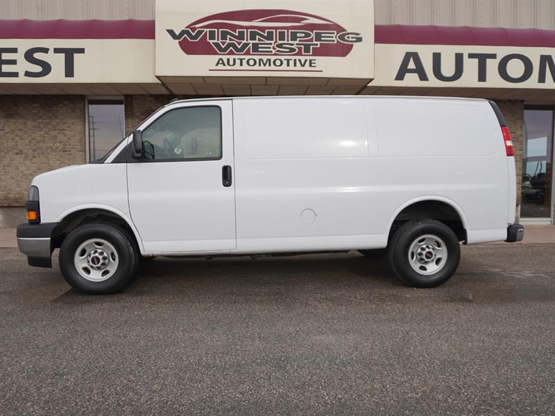 gmc Savana Cargo Van 2023 - 26